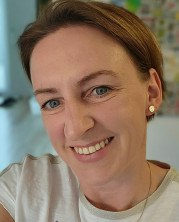 Teammitglied_HR vor Hintergrund